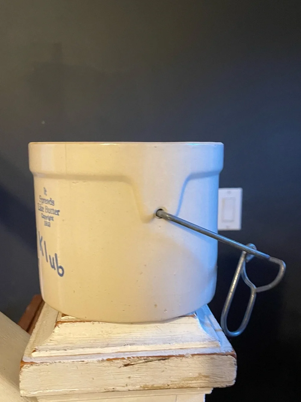 Kaukauna Klub Butter Crock - Cream and Blue